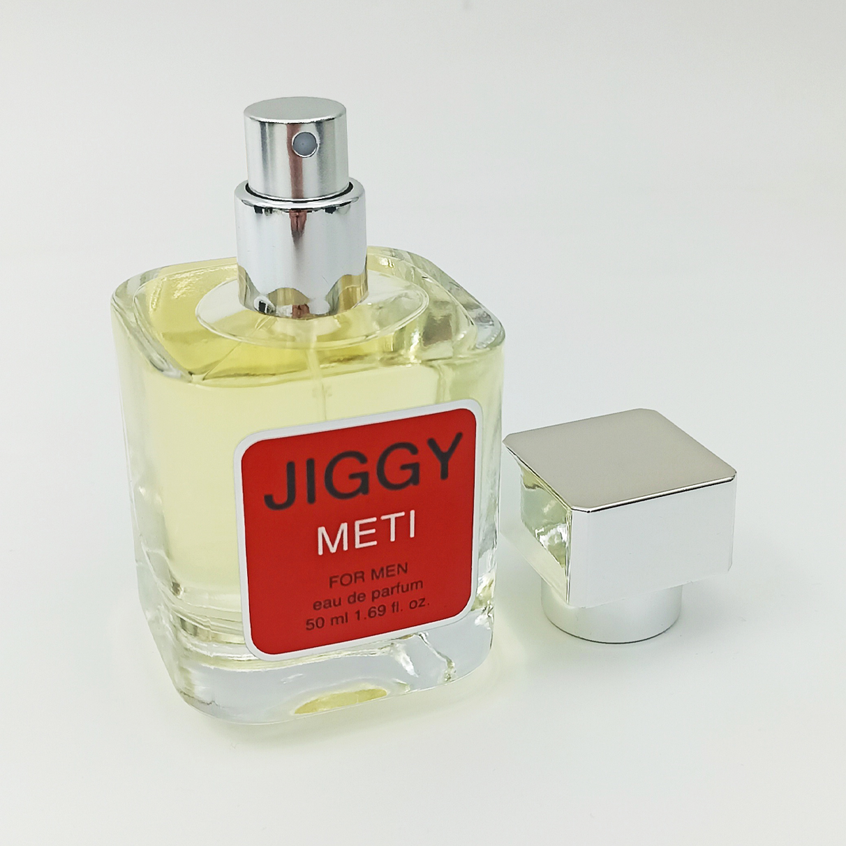 Jiggy METI deniz esintili parfüm şişesi – 50 ml kalıcı erkek parfümüJiggy METI – Deniz esintisinden ilham alan kalıcı erkek parfümü